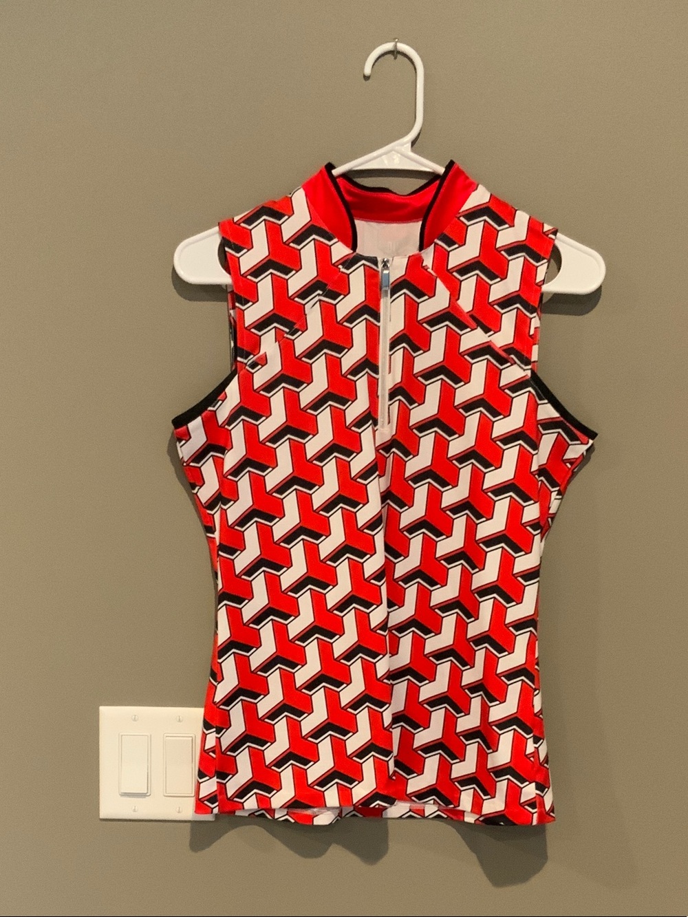 Tail Women's Red Black White Geometric Sleeveless Golf Top